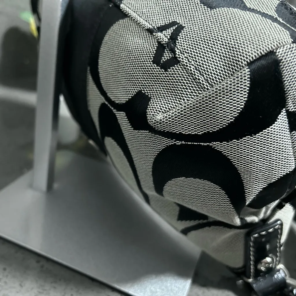 Coach Signature Shoulder Bag - Image 12