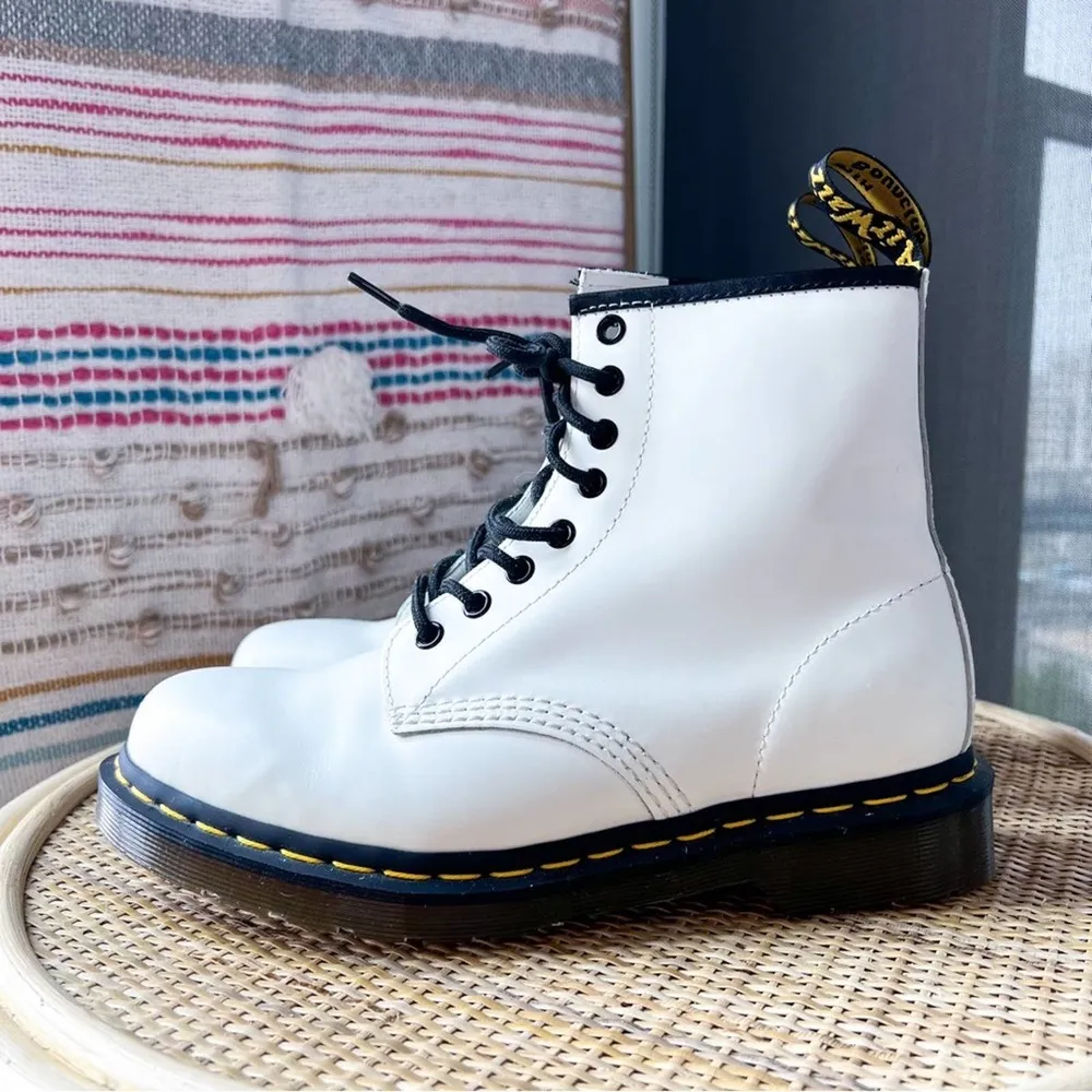 Dr Martens 11822 White Leather 8 Eye Lace-Up Combat Boots Women’s Size 8 - Image 4