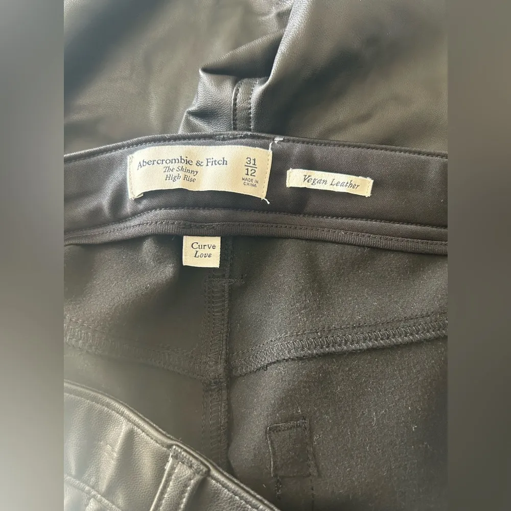 NWT Abercrombie Curve Love The Skinny High Rise Vegan Leather Pants - Image 7