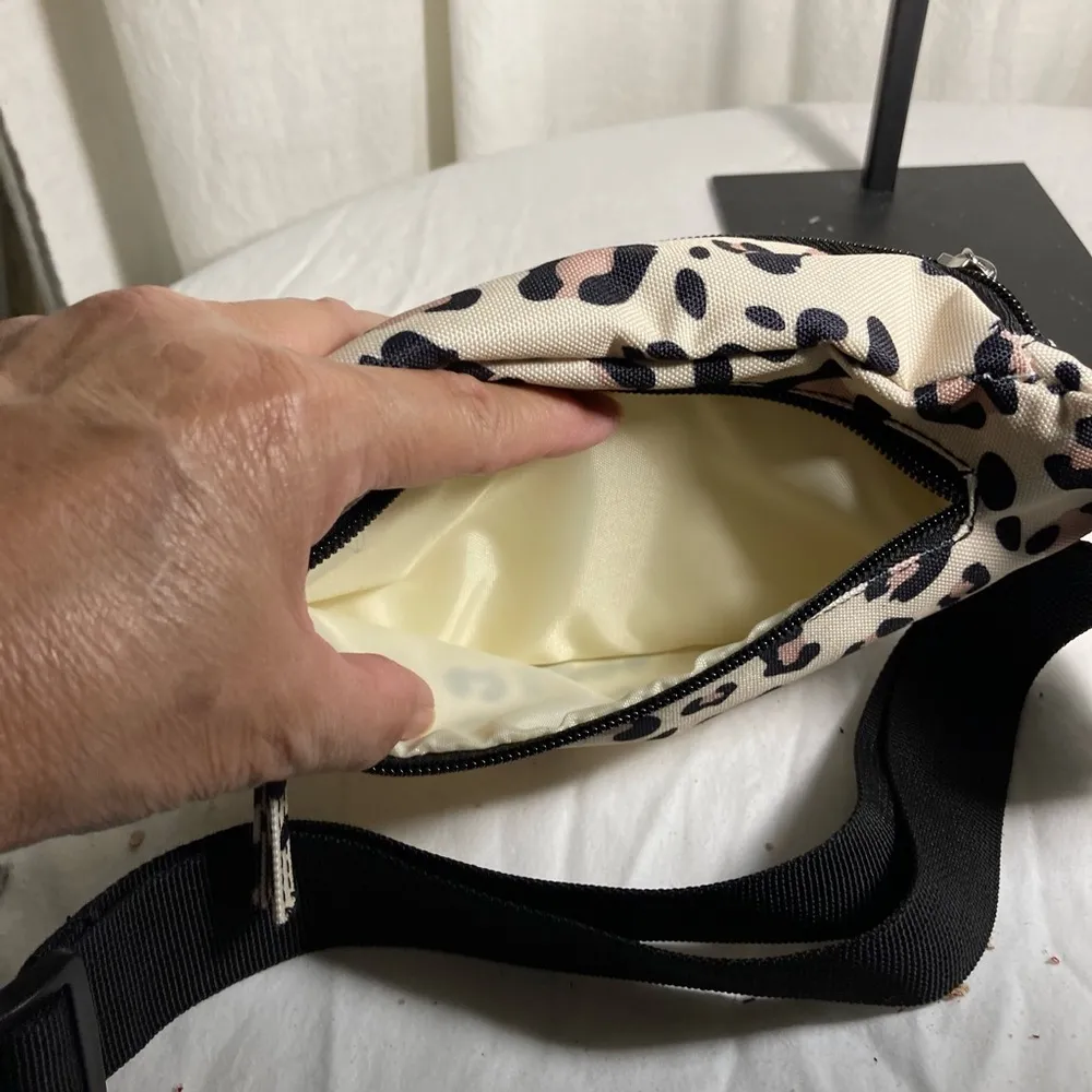 Beachwaver Co Fanny pack NWT Black - Image 2