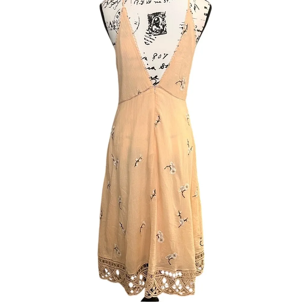 BB Dakota Haleigh Peach‎ Low Neck and Back Embroidered Midi Dress Women's Size 6 - Image 11