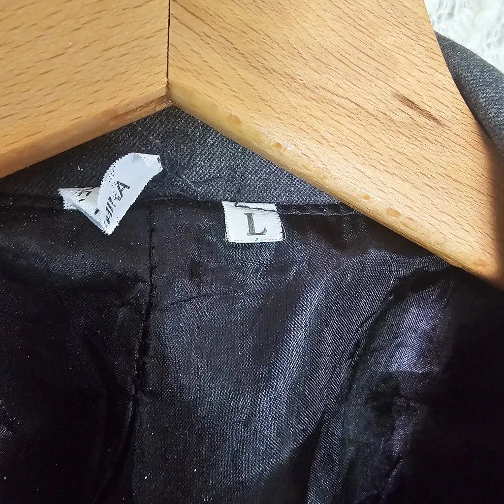 Grey Cropped Blazer – Size Large, Modern Tailored Layering Piece Gray - Image 3