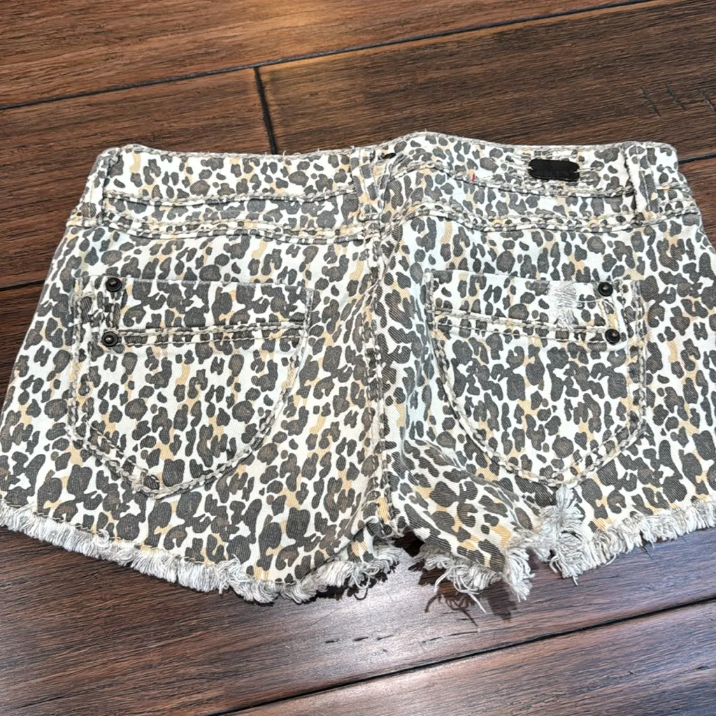 1ST KISS Cheetah Cut-off Shorts - Image 7