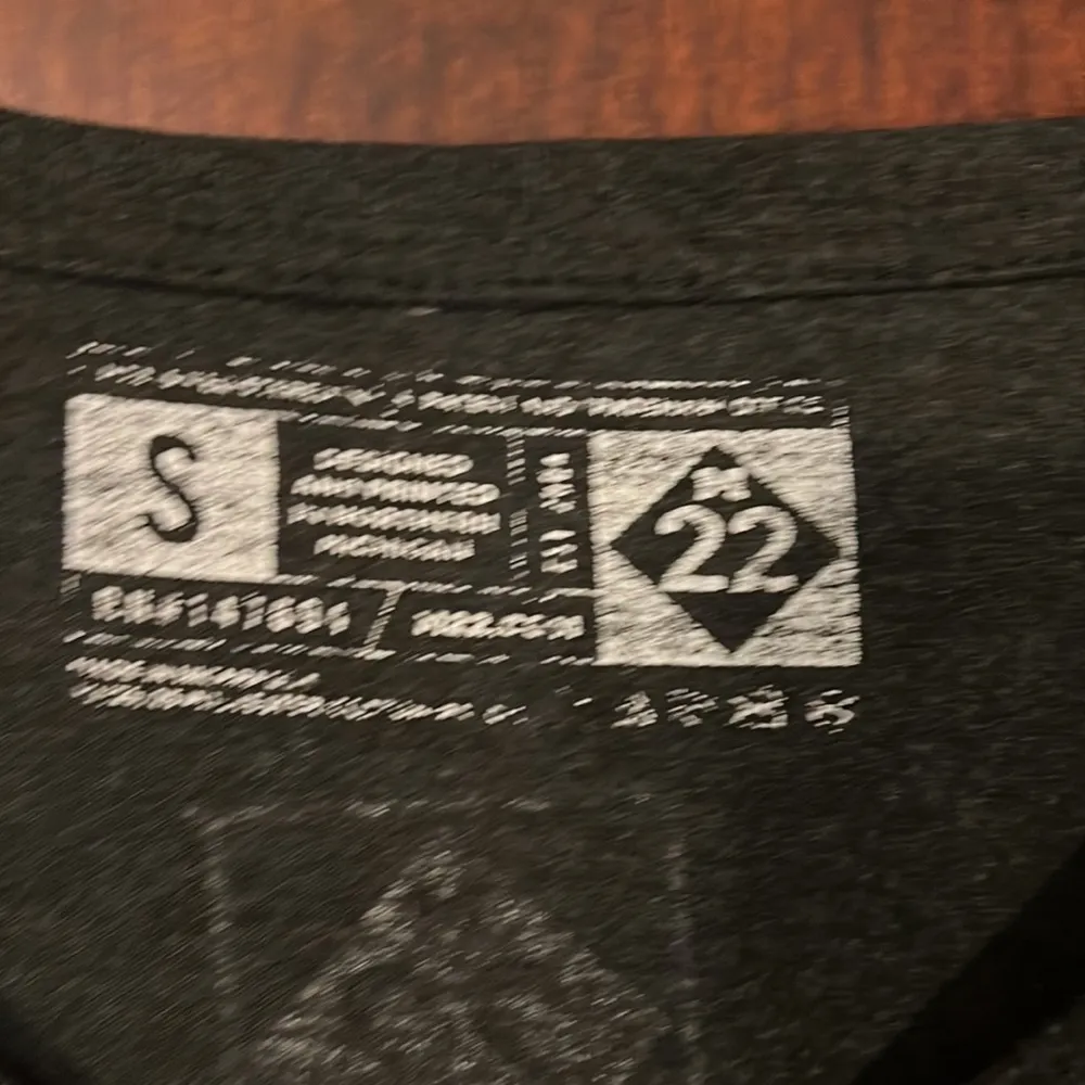 M22 Women’s Gray Short Sleeve Shirt - Image 2