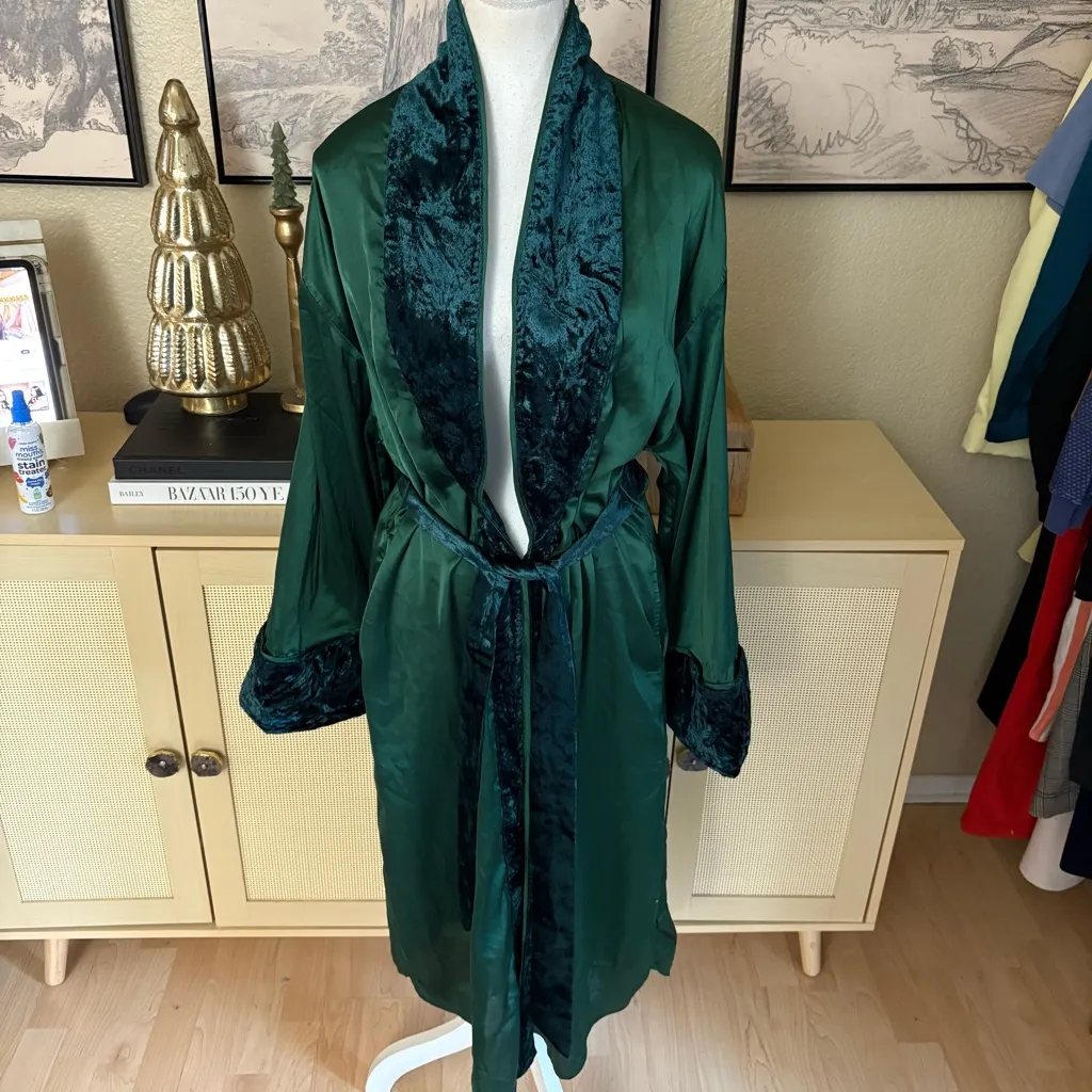 ANTHROPOLOGIE Sleek Floral Sequin & Embroidered Robe in Emerald Green Size S / M - Image 5