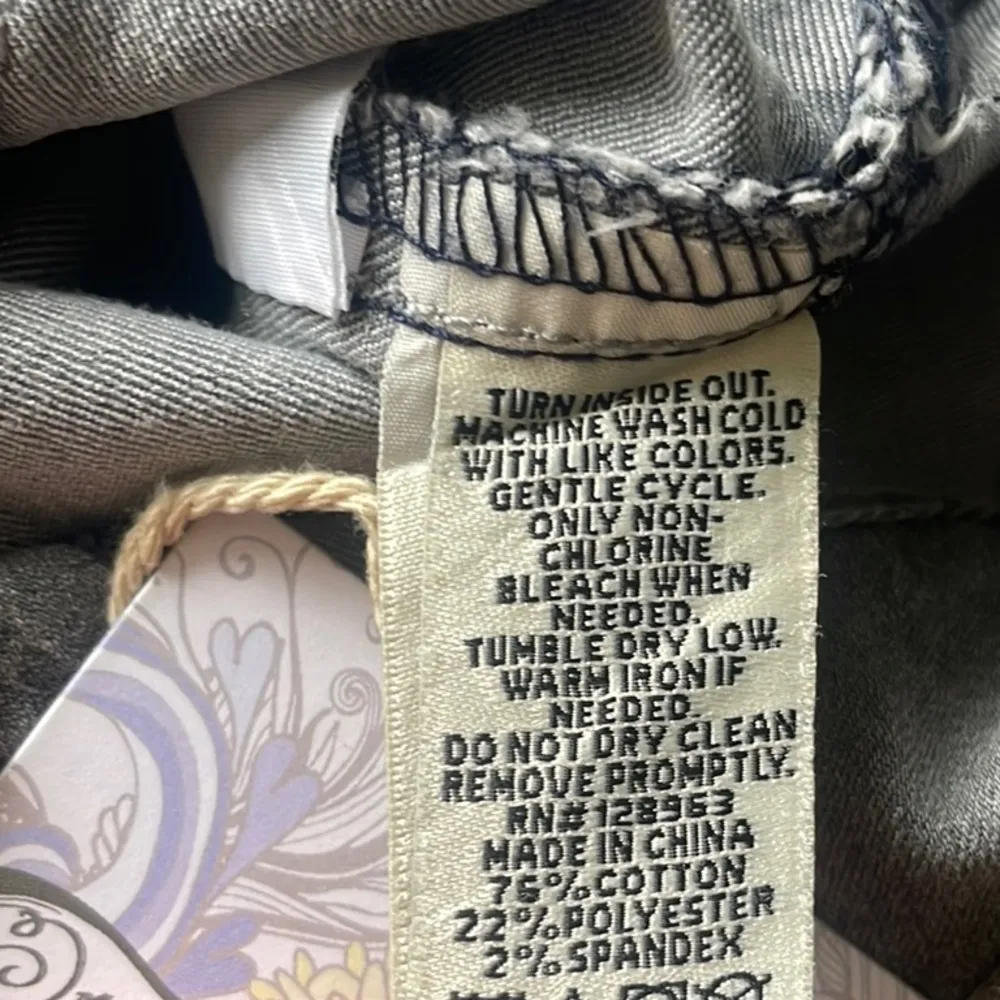 Trendy Gray Junior's Shorts - Image 6