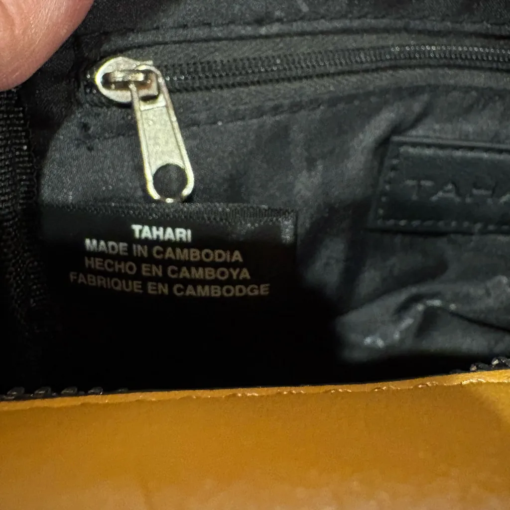 Tahari Tan and White Camera Bag - Image 9