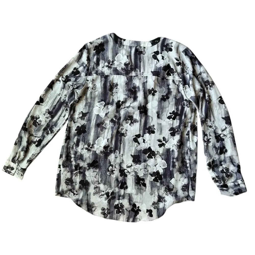 Simply Vera Vera Wang Gray Black Floral Watercolor Tunic Blouse Size Small - Image 10