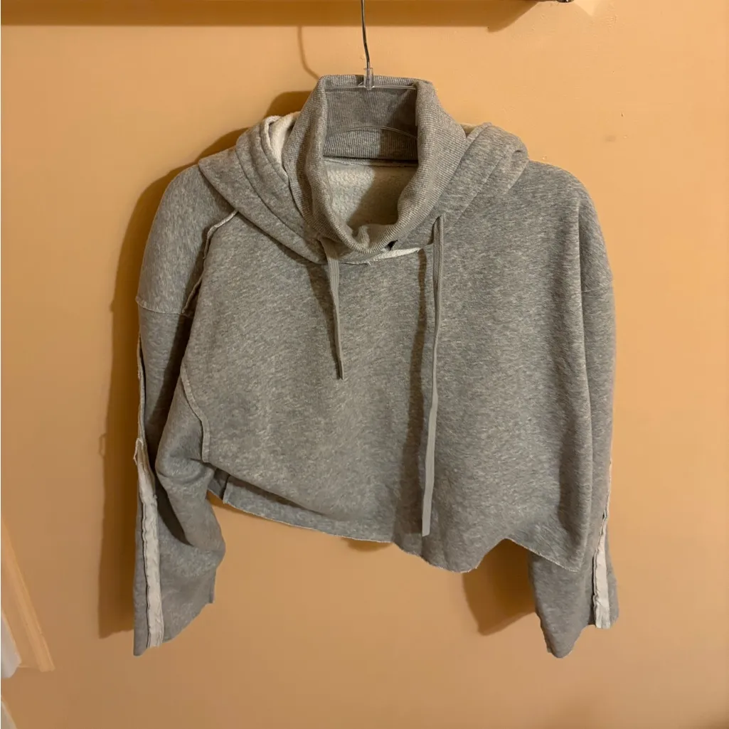 Alo Yoga Effortless Gray Cropped Hoodie - Image 2