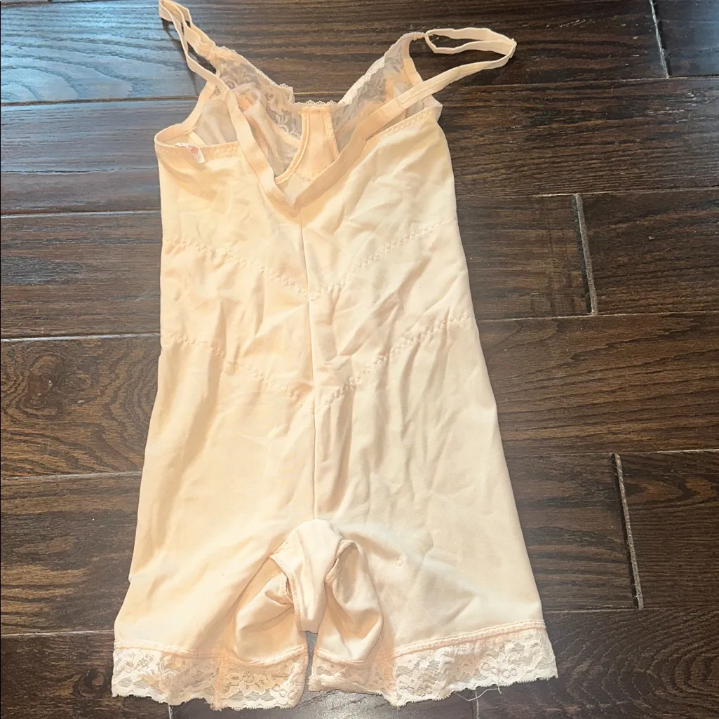 VINTAGE diet skinny waist by smoothie Elegant Lace Trimmed Bodysuit size 34 B - Image 5