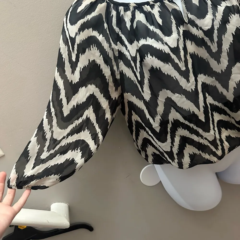 Chic Black and White Chevron Alyx Women's Top 1X Zebra - Image 2