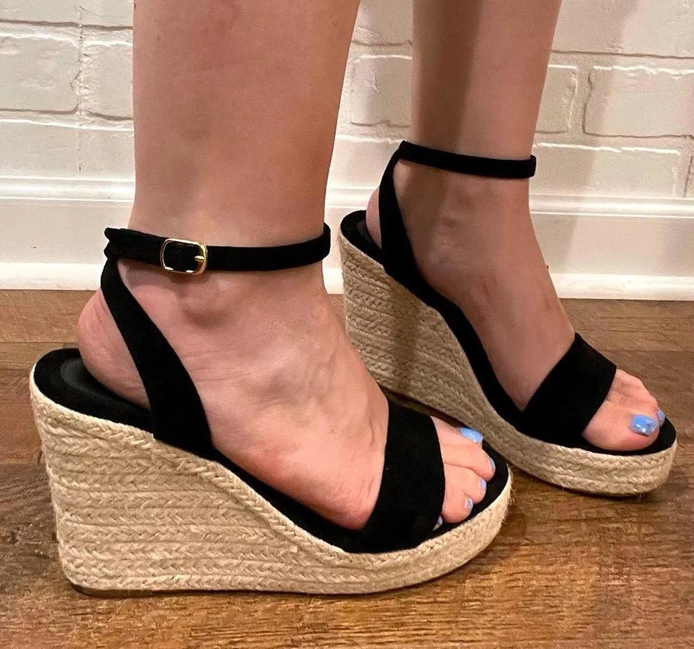 Black Wedges Size 8 🖤 Easy Buckle - Image 3