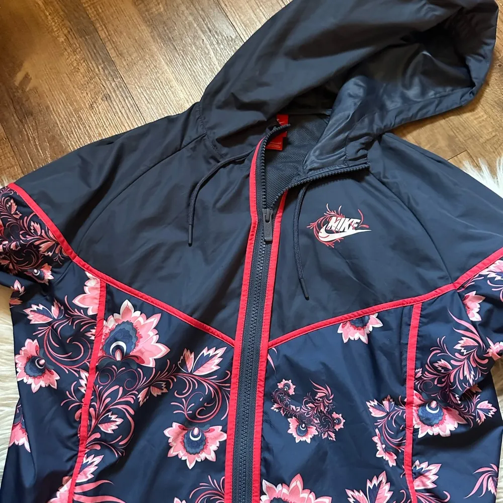 NIKE Floral Print Windrunner Hooded Jacket - Image 8