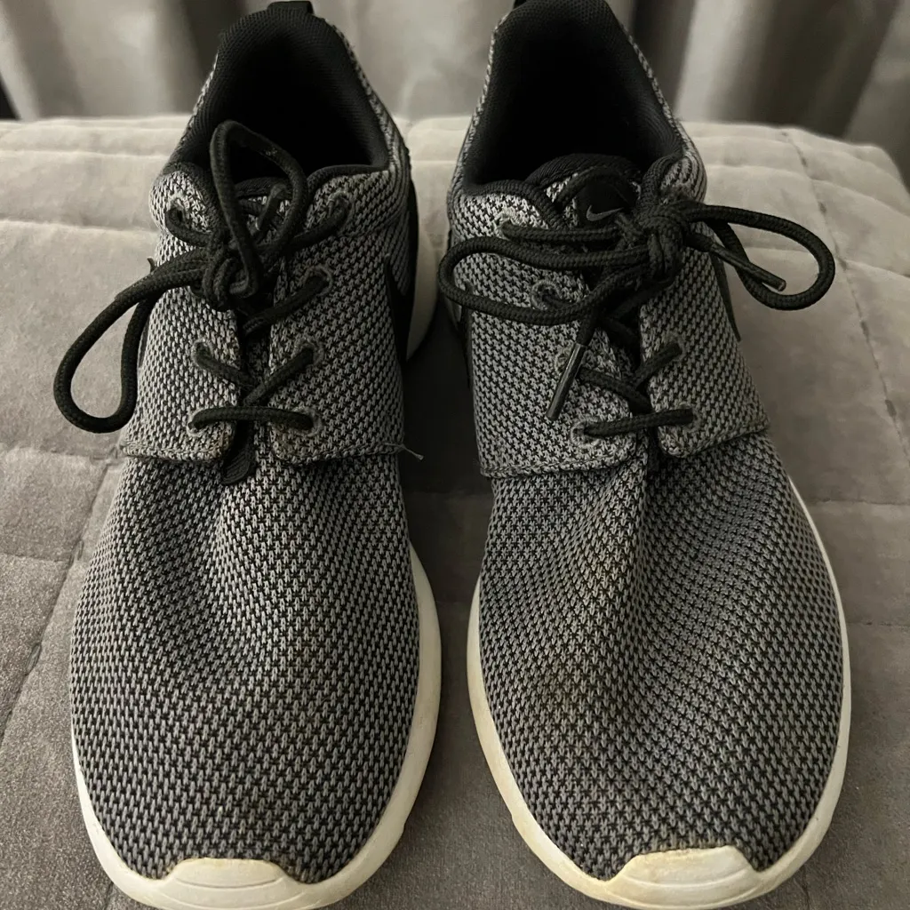 Womens nike roshe one sneakers - Image 4