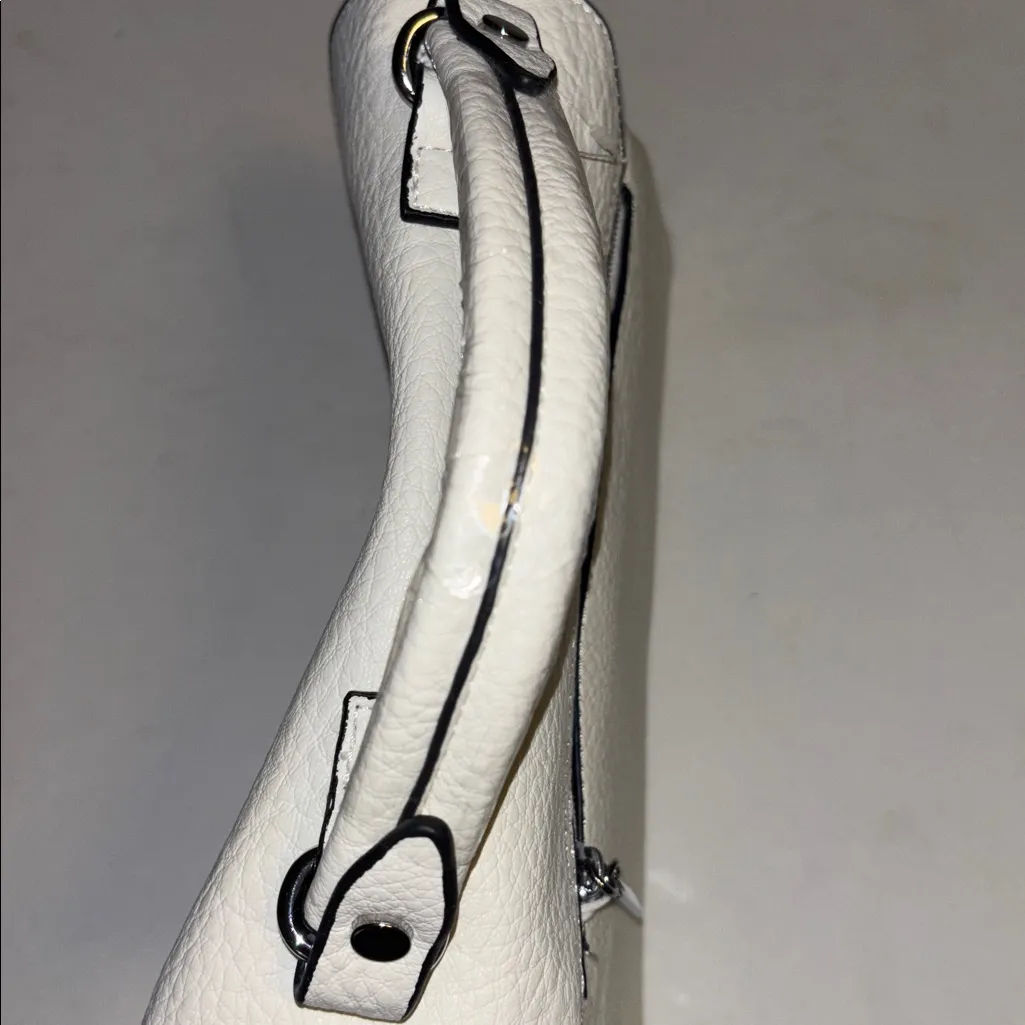 JAIME BRAND FROM THE UK.. NEW WHITE FAUX LEATHER HANDBAG SILVER ACCENTS/STUDS - Image 5