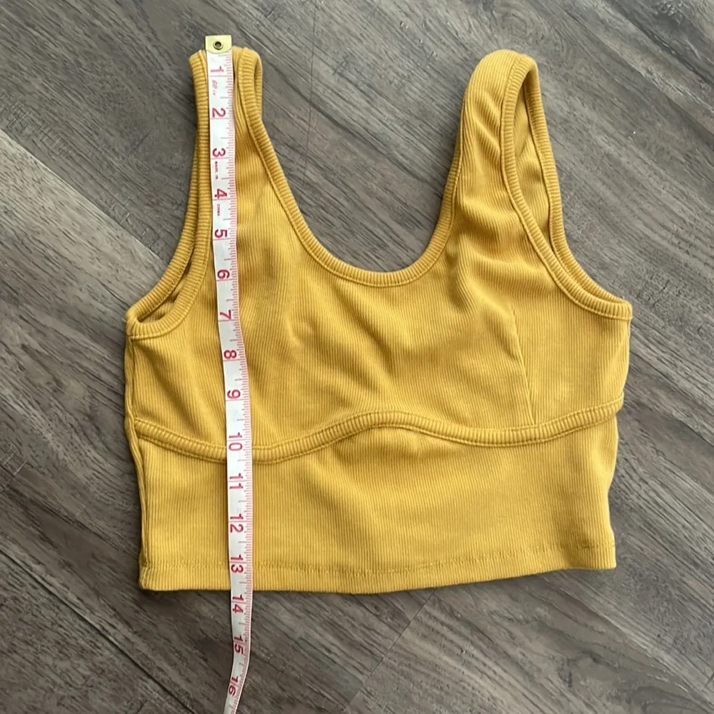 Gold boutique crop top size M - Image 5