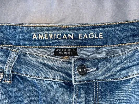 American Eagle Mom Jeans - Image 3