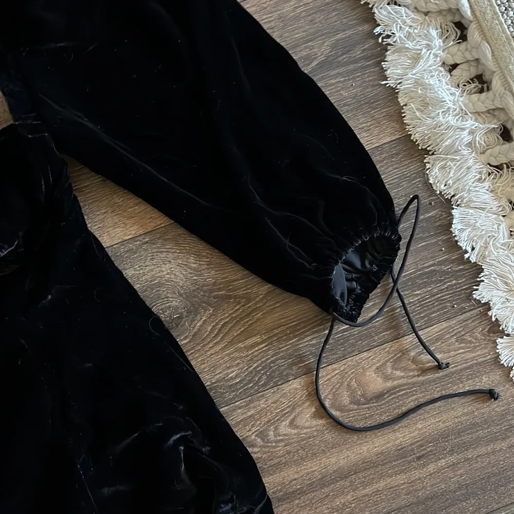 Nadine Black Velvet Dress - Image 4