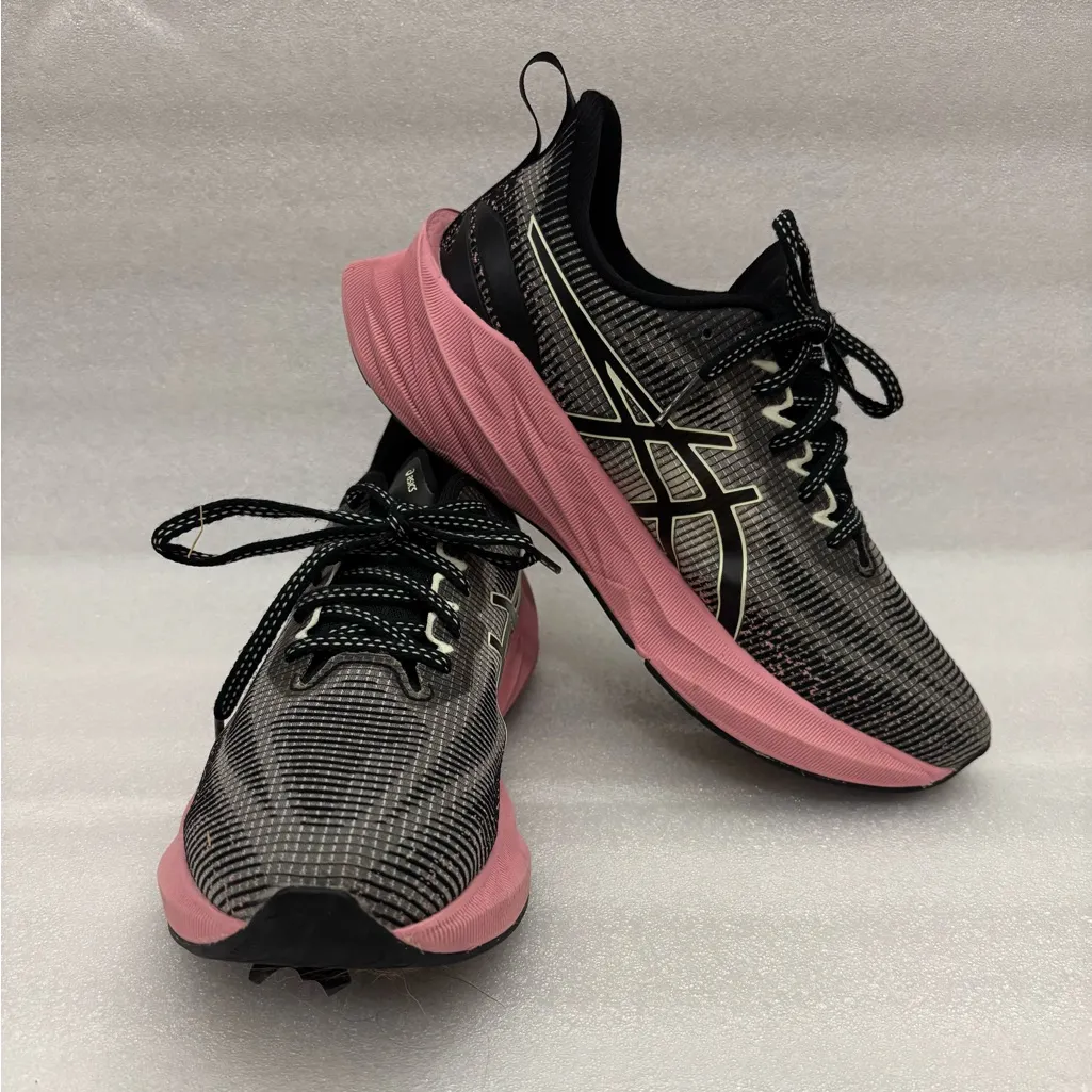 Women's Asics Novablast 3 LE running shoes in the Black/Pink Rave size 9 - Image 3