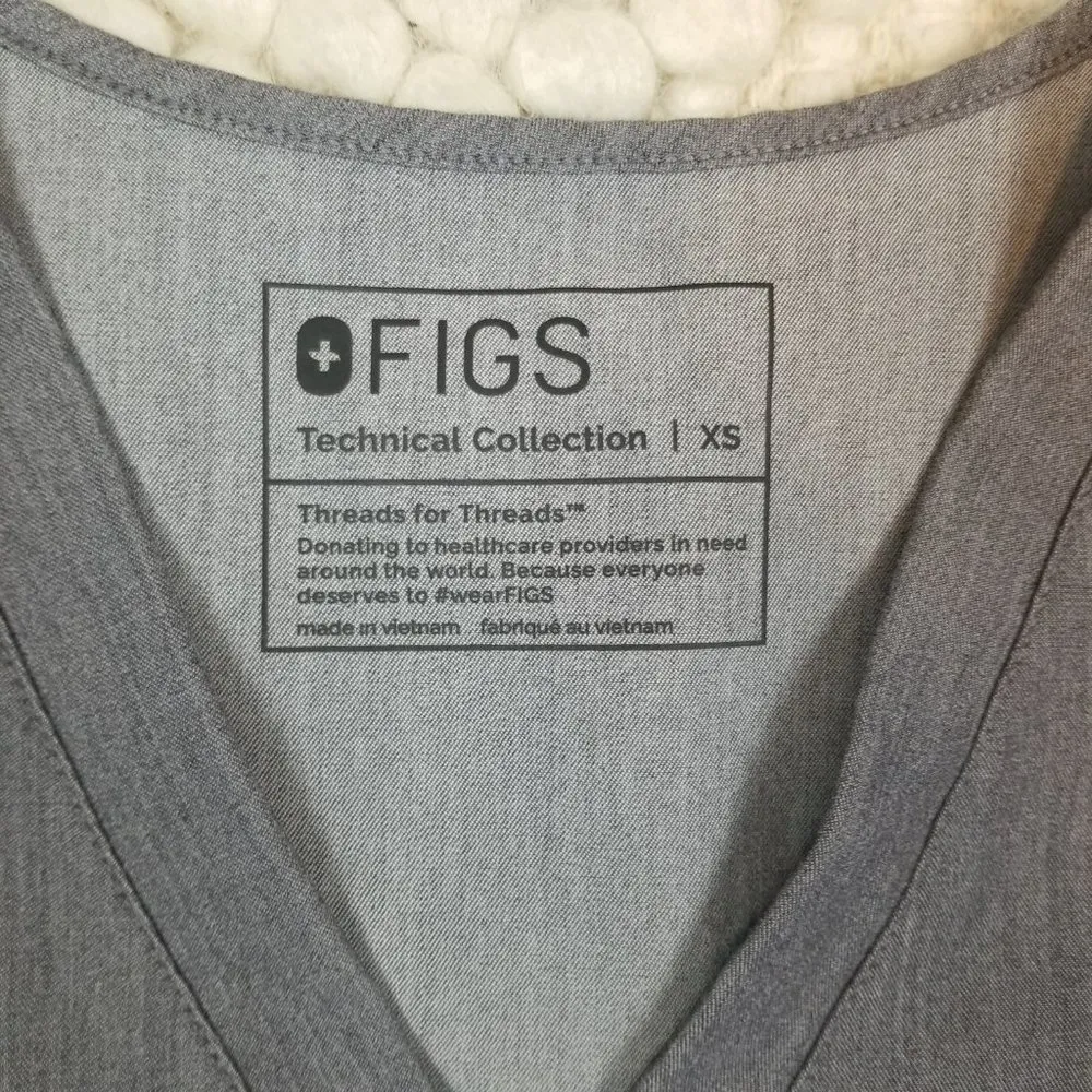 Figs Casma 3 Pocket Scrub Top Graphite Grey Sz XS - Image 6
