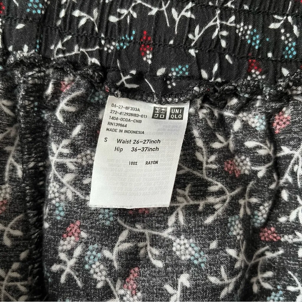 Uniqlo Wide Leg Cropped Lounge Pants - Image 3