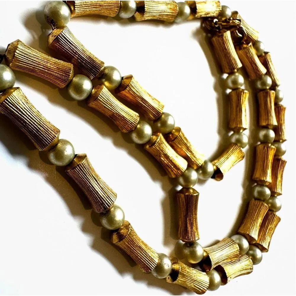 Gold tone faux pearl vintage choker necklace - Image 9