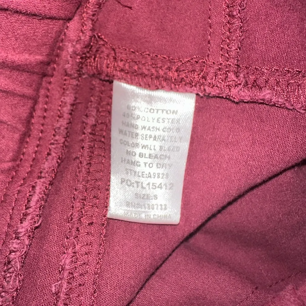 Umgee maroon distressed elastic waist jeggings size S - Image 7