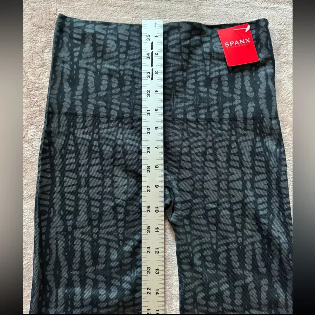 Spanx‎ Women’s Shaping Black Geo Cropped Lamn Legging Mid Rise Size Medium NWT - Image 7