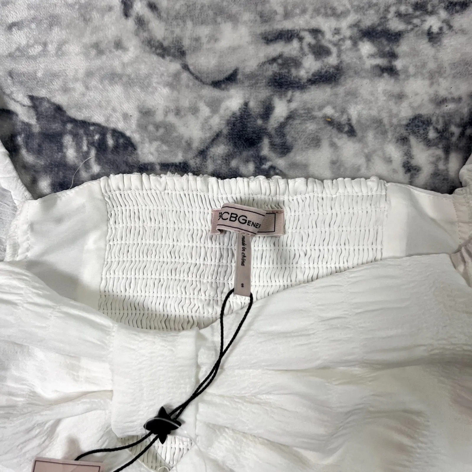 BCBGeneration Cropped Top Sz Small - Image 3