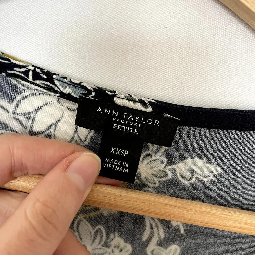 Ann Taylor navy blue floral v-neck knee length circle skirt dress women's XXSP - Image 3