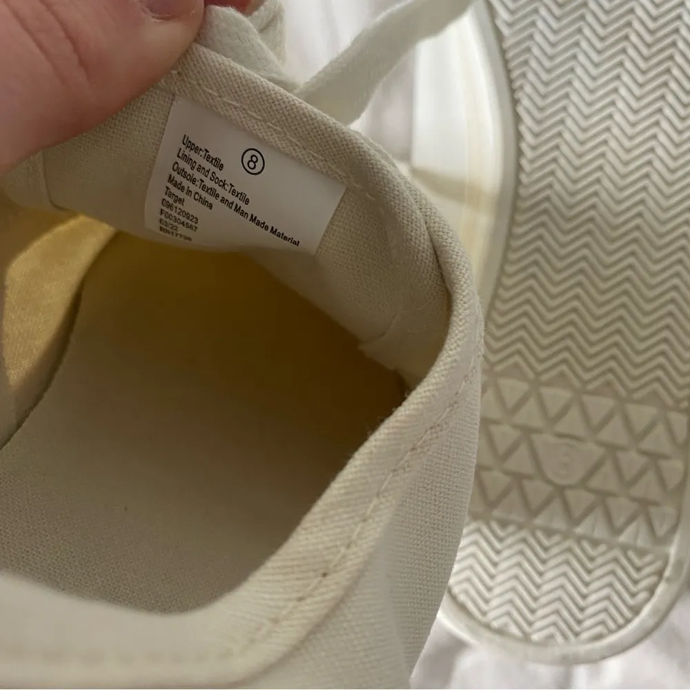 Universal Thread Canvas White Basic Shoes - Image 2