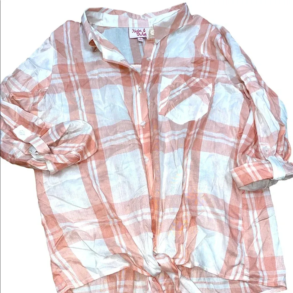 Hester & Orchard tie front button down shirt size small pink and white - Image 2