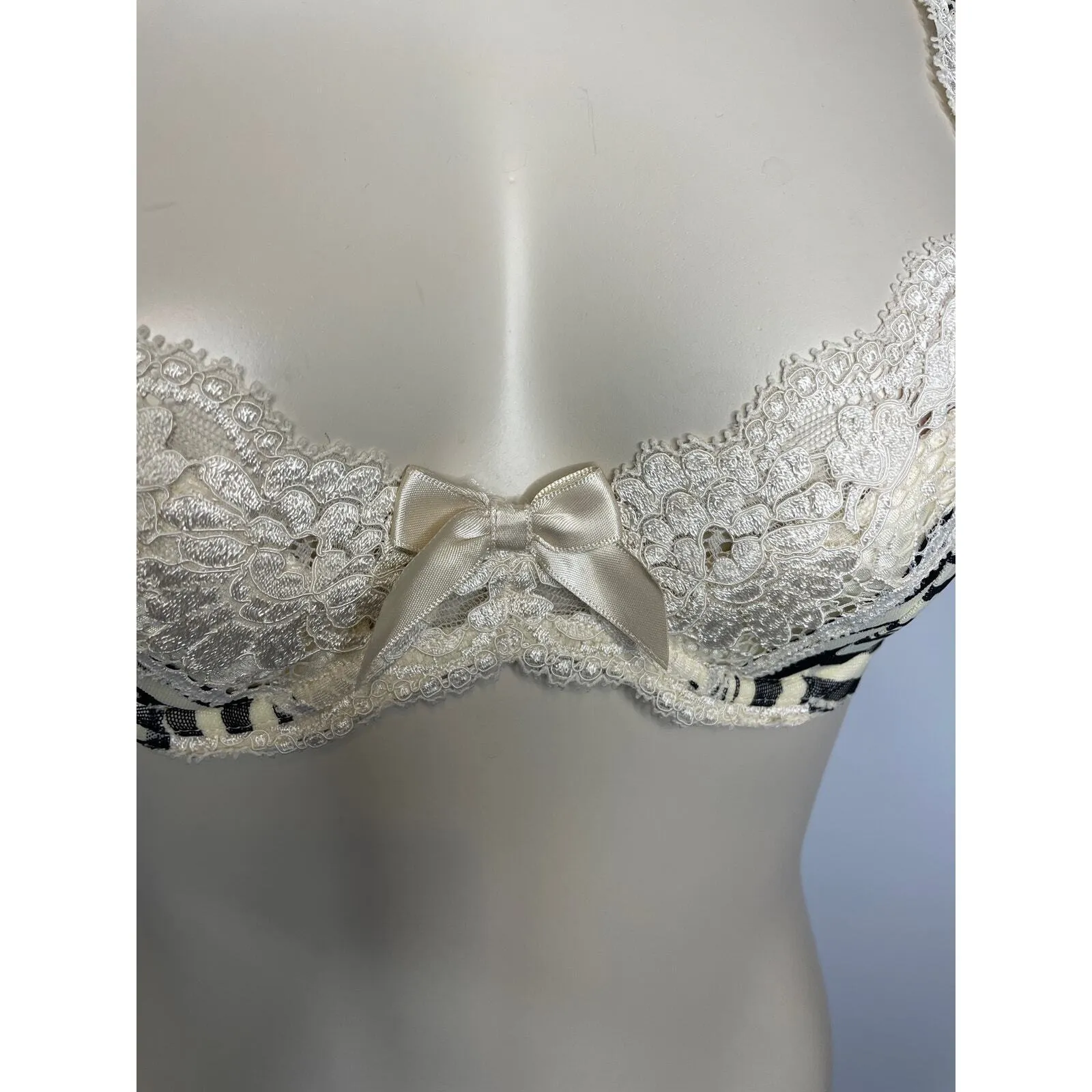 Marvel Women's Size 34B Scalloped Lace Bra Black White Full Coverage NWOT - Image 2