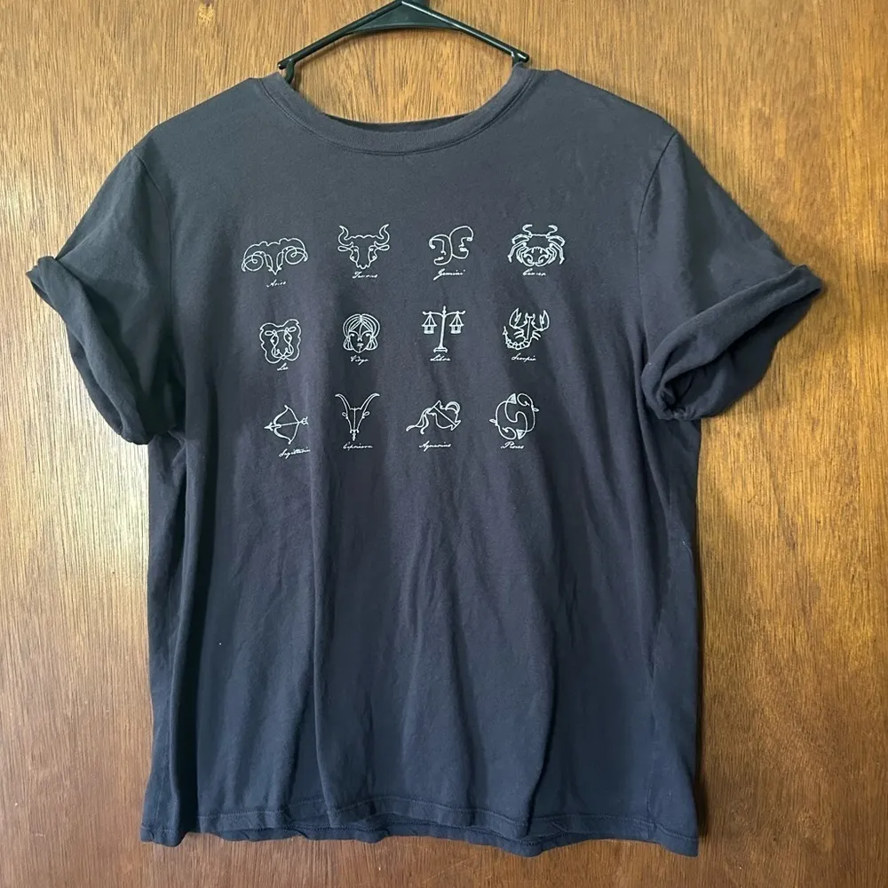 H&M astrology, 100% cotton soft jersey tee with sewn in cuffs on sleeves. Size S - Image 3