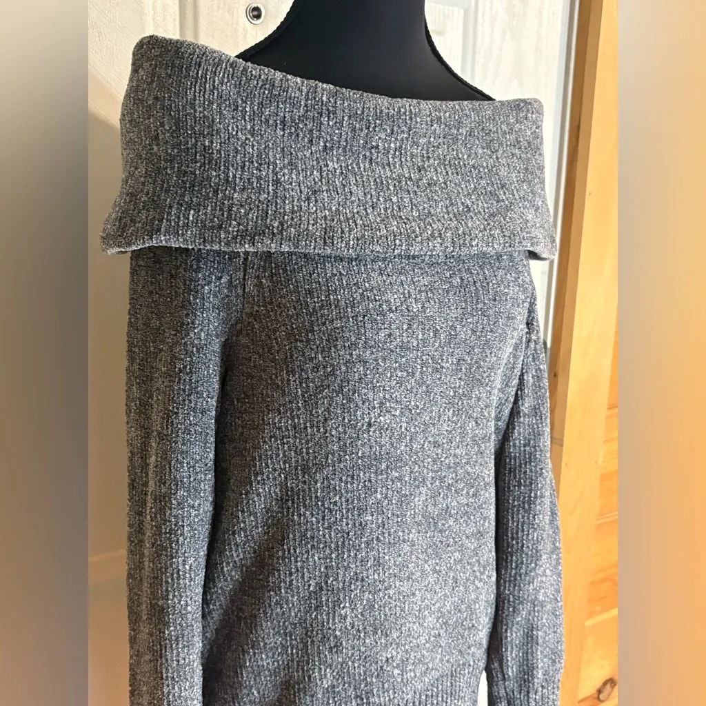 White House Black Market - NWT off-the-shoulder chenille sweater. Size Small - Image 3