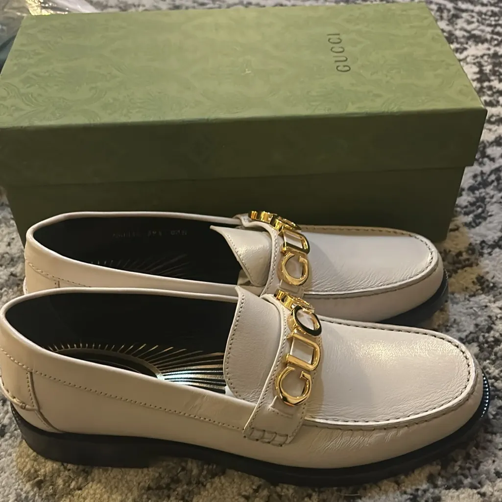 Gucci Logo Plaque Moccasin Leather Loafers - Image 14