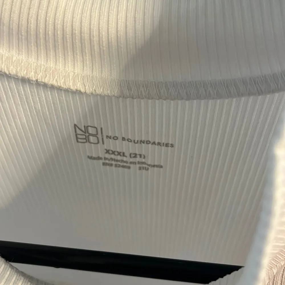 Turtleneck, white ribbed T - Image 2