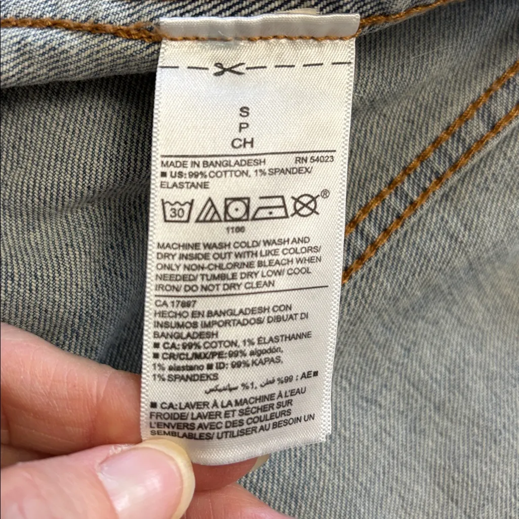 Old Navy Classic Jean Jacket Medium Wash Painted Floral Back Size Small - Image 7