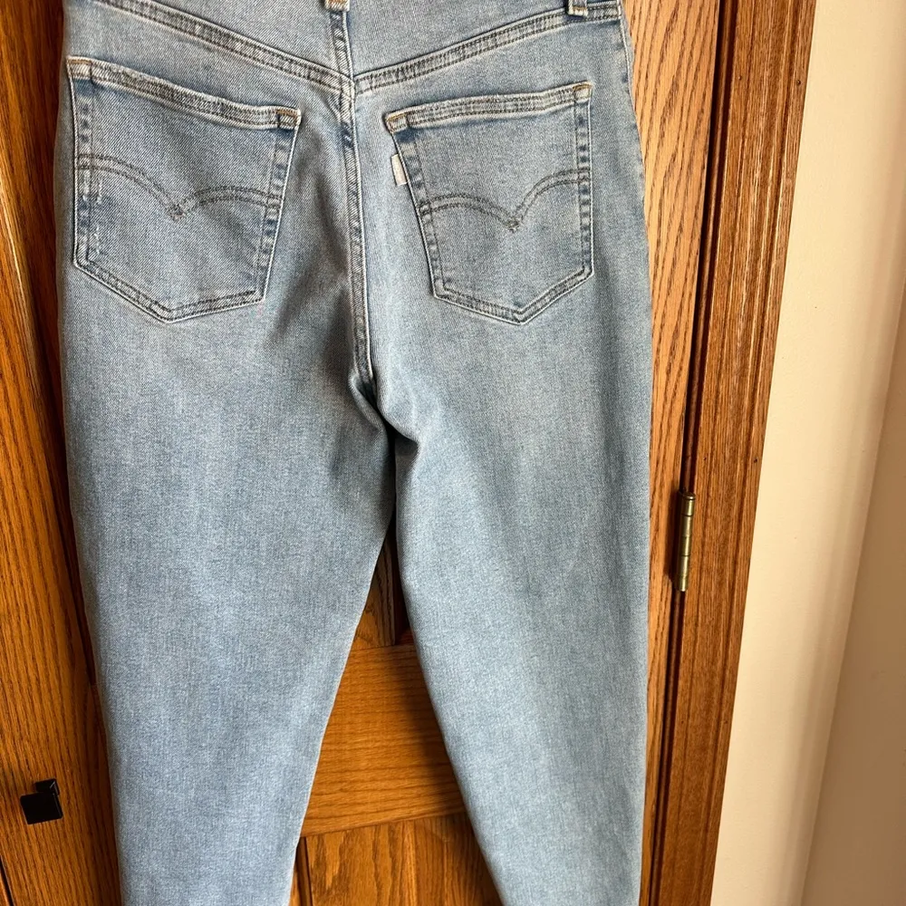 Levi’s Silvertab Mom Jeans 27x27 Baggy Distressed Light Wash - Image 7