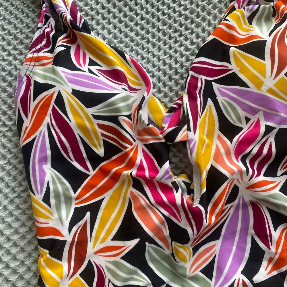 BCBG Paris Women's Floral Print Resort Adjustable Keyhole One Piece Swim Sz S Black - Image 6