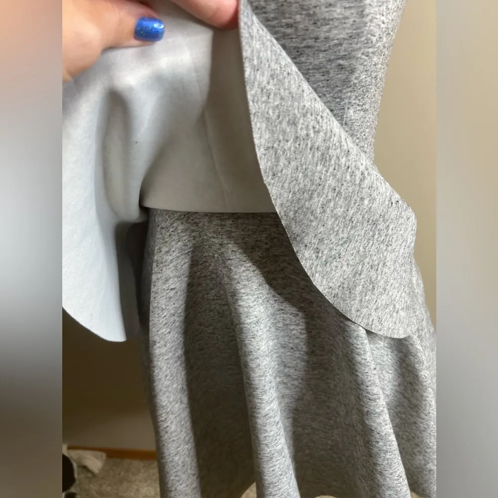 Everleigh gray tiered peplum dress xs - Image 4