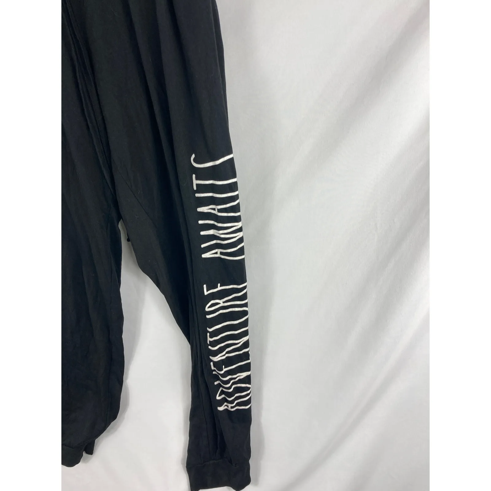 Rae Dunn Adventure Awaits Black Lightweight Joggers Size Medium - Image 3