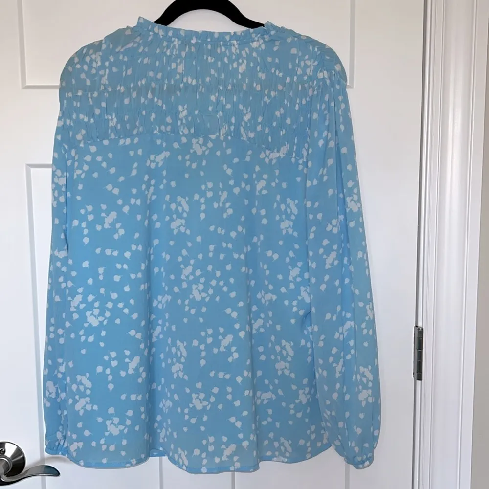 NWOT Dokotoo Alicia Floral Print Smocked V - Image 3