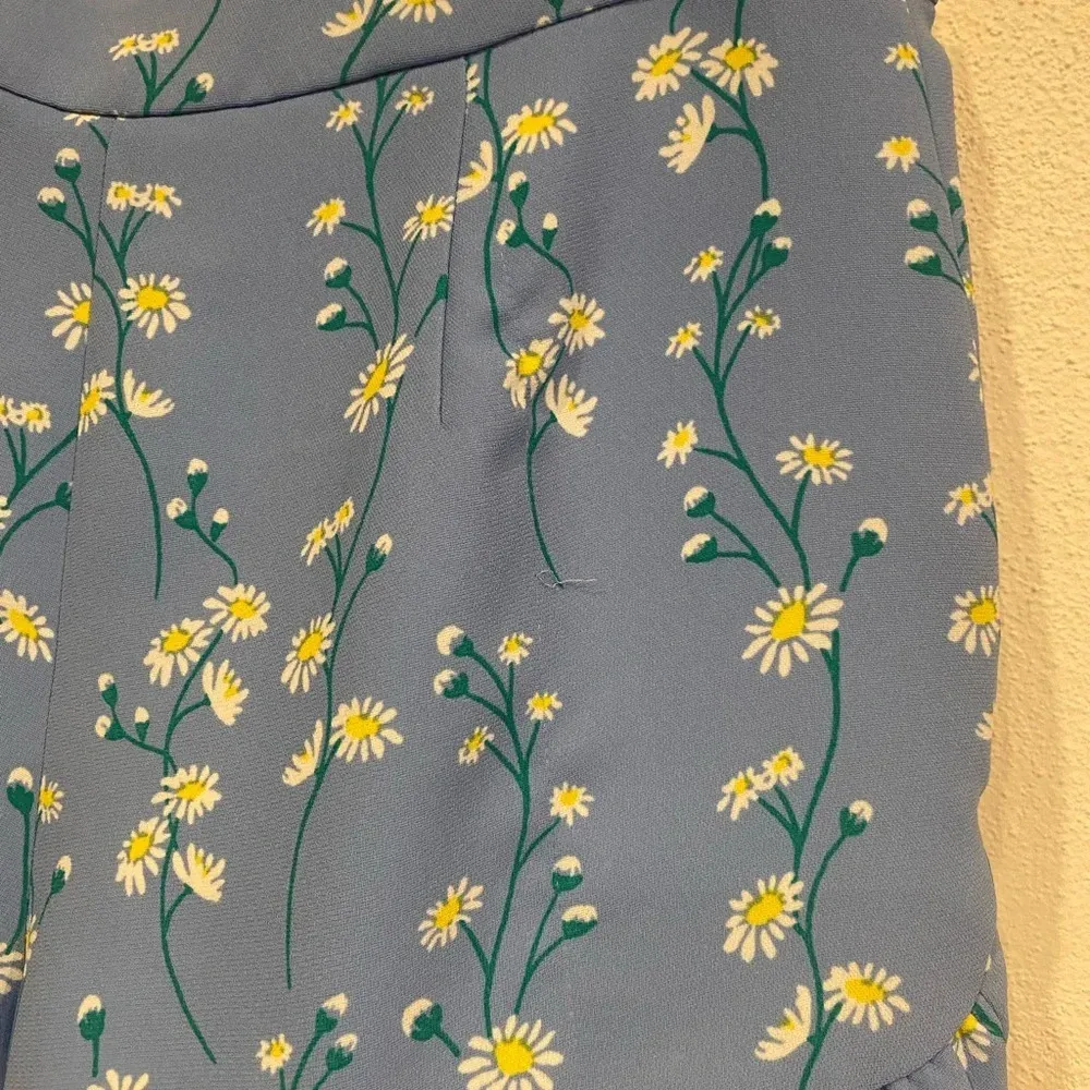 Draper James NWT  Daisy Vine Ruffle Shorts Size 2 - Image 5