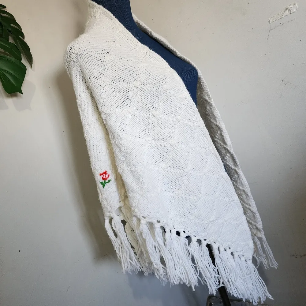 Hand Crochet Granny Fringe Shawl with flowers White Size undefined - Image 4