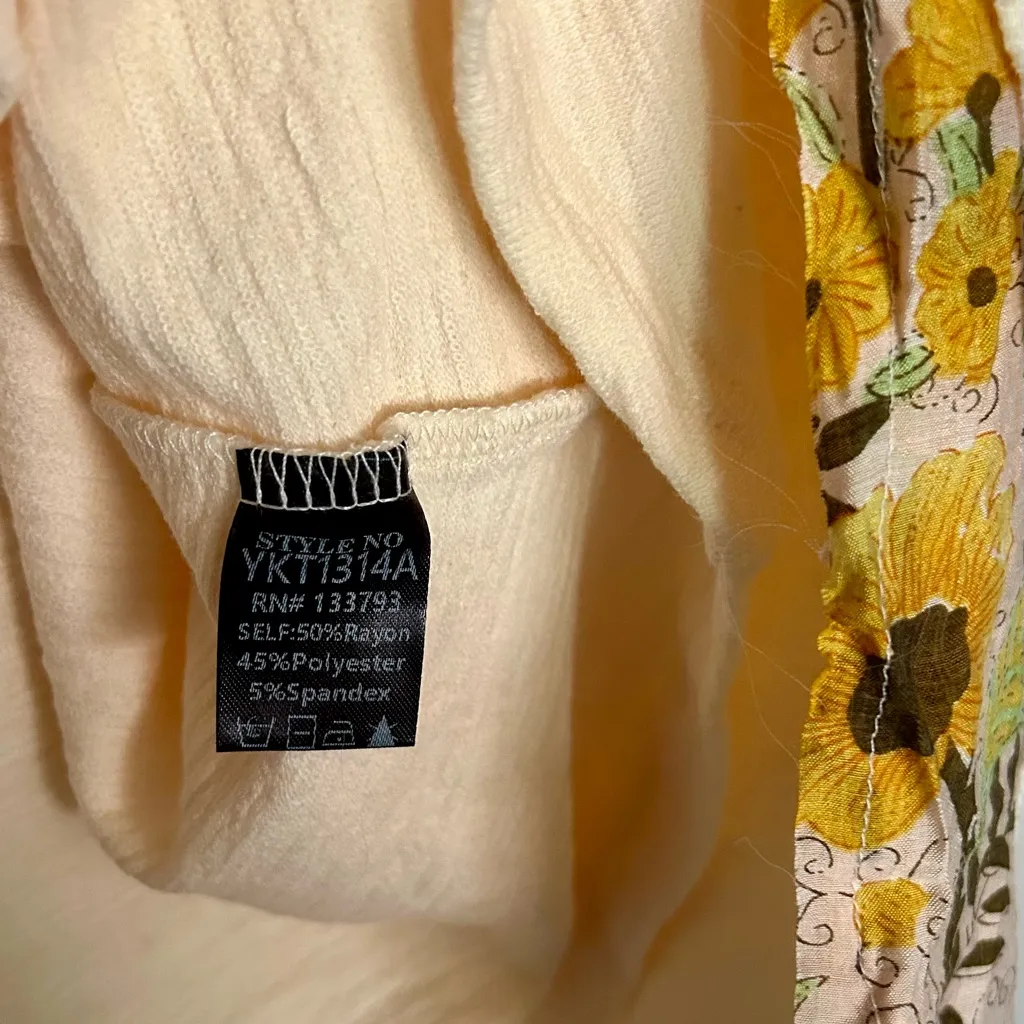 NWOT..Women’s POL Long Sleeve Buttery Cream Top Sunflower & Lace Pattern Large - Image 8