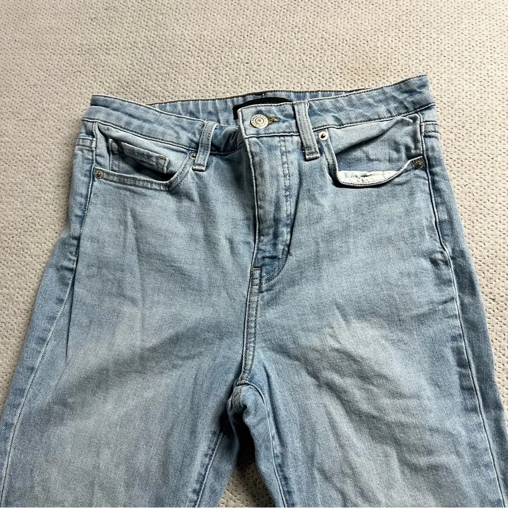 Women’s Light High Rise Raw Hem Straight Leg Jeans Size 26 EUC - Image 3