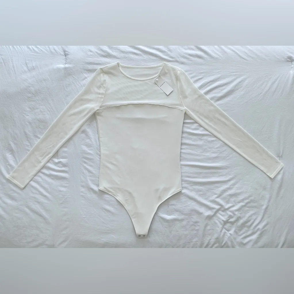 NWT Abercrombie & Fitch Long-Sleeve Mesh Bodysuit - Ivory/White - M - Image 4