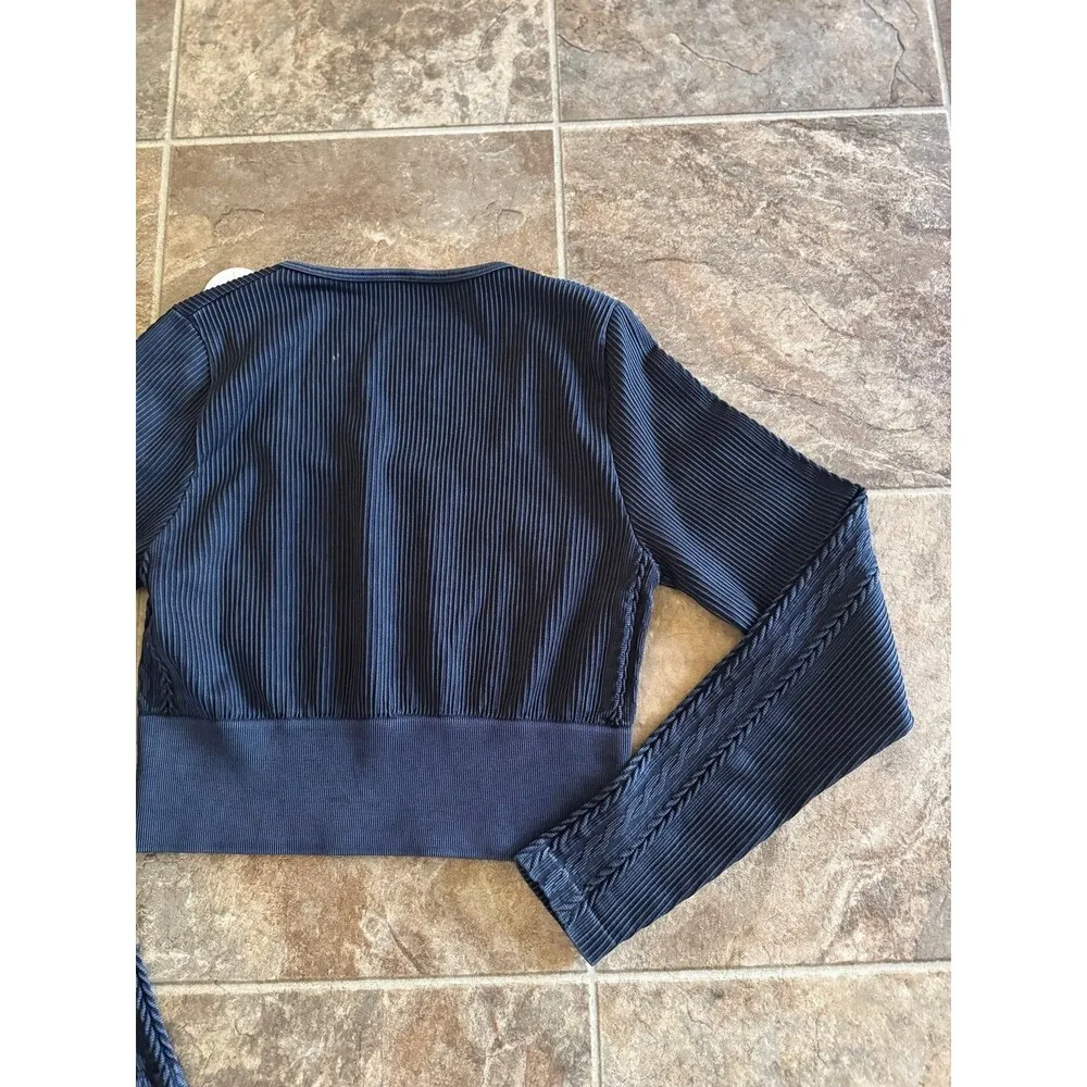 OFFLINE By Aerie Seamless Cable Square Neck T-Shirt
True Black Size Large - Image 9