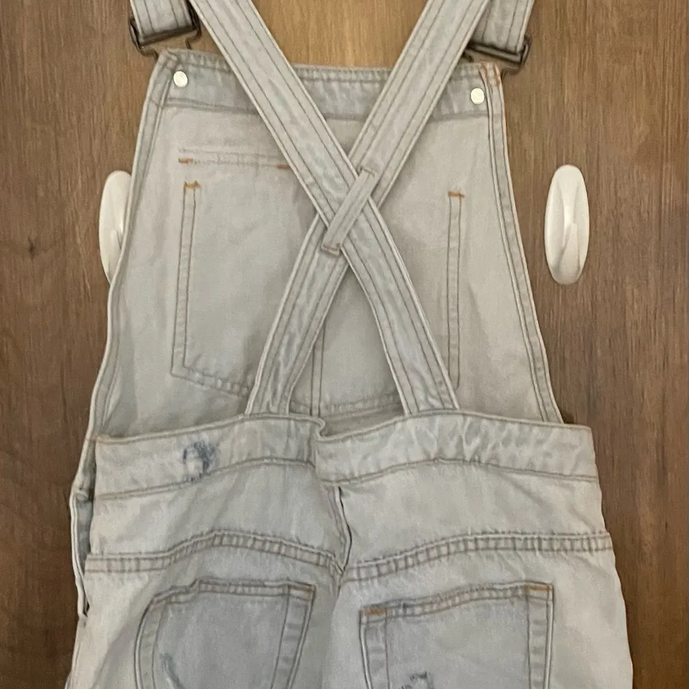 Glassons Denim light wash distressed overall shorts romper, size 8 boho spring - Image 4